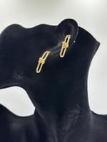 حلق تصميم عالمي ذهب عيار 18