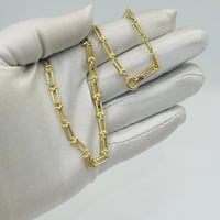 عقد تصميم عالمي ذهب عيار 18