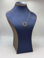 عقد تصميم عالمي ذهب عيار 18