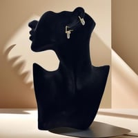 حلق تصميم عالمي ذهب عيار 18