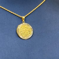 عقد جنيهات ذهب عيار 18