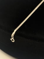 اسوارة ذهب ابيض عيار 18