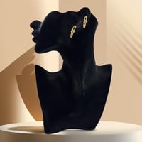 حلق تصميم عالمي ذهب عيار 18