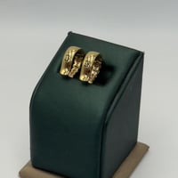 حلق تصميم عالمي ذهب عيار 18