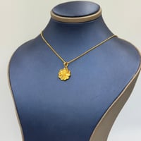 عقد وردة ذهب عيار 21