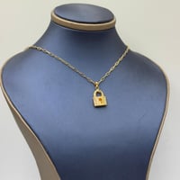 عقد ذهب عيار 18