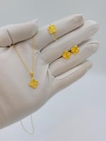 طقم وردة ذهب عيار 18