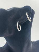 حلق ذهب ابيض عيار 18