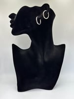 حلق ذهب ابيض عيار 18