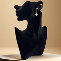 حلق تصميم عالمي ذهب عيار 18