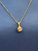 عقد ذهب عيار 18