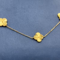 عقد تصميم عالمي ذهب عيار 18