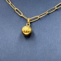 عقد تصميم عالمي ذهب عيار 18