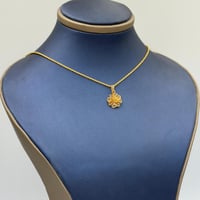 عقد وردة ذهب عيار 21