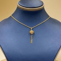 عقد ذهب عيار 21