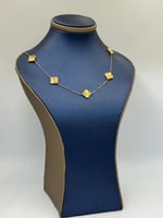 عقد تصميم عالمي ذهب عيار 18