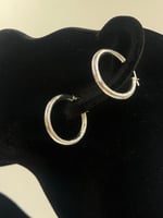 حلق ذهب ابيض عيار 18