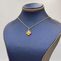 عقد وردة ذهب عيار 21