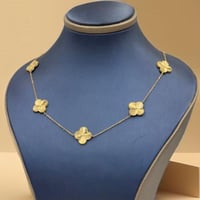 عقد تصميم عالمي ذهب عيار 18