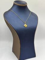 sعقد ذهب عيار 18