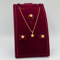 طقم وردة ذهب عيار 18