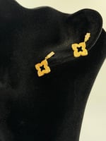 حلق تصميم عالمي ذهب عيار 21