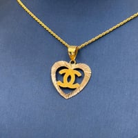 عقد تصميم عالمي ذهب عيار 18