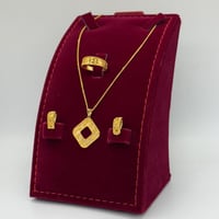 طقم تصميم عالمي ذهب عيار 21