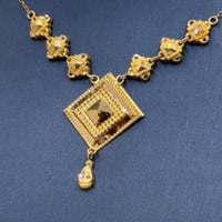 عقد ذهب عيار 21