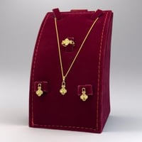 طقم تصميم عالمي ذهب عيار 18