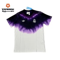 تيشيرت ريال مدريد الأرجواني والأبيض طبعة خاصة 2025