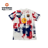 تيشيرت برشلونة أبيض وأحمر وأزرق طبعة سبوتيفاي 2026