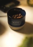 كوب قهوة أزرق فخم