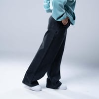 بنطلون جينز أوفرسايز بخصر مرتفع وقصة ساق مستقيمة و...