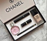 بوكس شانيل فاونديشن CHANEL