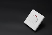 بيانو ابيض مفتاح مكيف 7*7 برل ST-45A