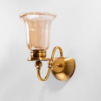 ثريا جدار مفرد بقاعدة ذهبية مع زجاج عسلي