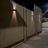 كشاف بوابة خارجي بالطاقة الشمسية مع حساس ضوء لون ا...