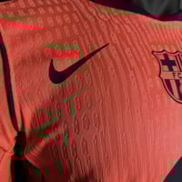 تيشيرت برشلونة البرتقالي 2025/26