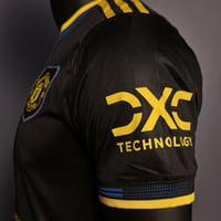 تيشيرت مان يونايتد الأسود 2025/26