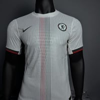 تيشيرت تشيلسي الأبيض 2025/26