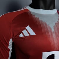 تيشيرت بايرن ميونخ الأساسي 2025/26