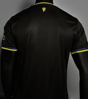 تيشيرت مان يونايتد الأسود 2025/26