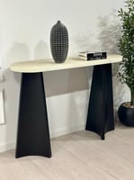 طاولة مدخل بسطح بديل الرخام الحجري وقاعده خشب ام د...