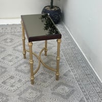 طاولة خدمة سطح مرايا قاعده حديد لون ذهبي