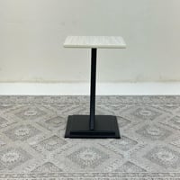 طاولة خدمة سطح بديل الرخام قاعده خشب لون اسود