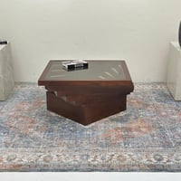 طاولة مربع سطح زجاج قاعده خشب قشرة سنديان