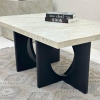 طاولة قهوة سطح بديل حجر ملمس خشن قاعده خشب لون اسو...