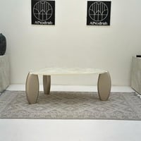 طاولة ستون سطح بديل حجر ملمس خشن قاعده خشب لون مكس