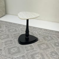 طاولة خدمة مثلث الشكل، سطح بديل الرخام قاعده خشب ل...